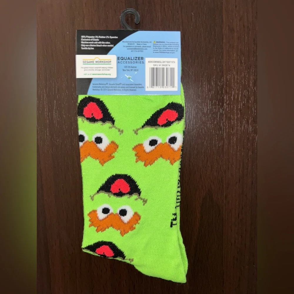 SESAME STREET OSCAR THE GROUCH NOVELTY CREW SOCKS NWT MEN’S SHOE SIZE 9-13